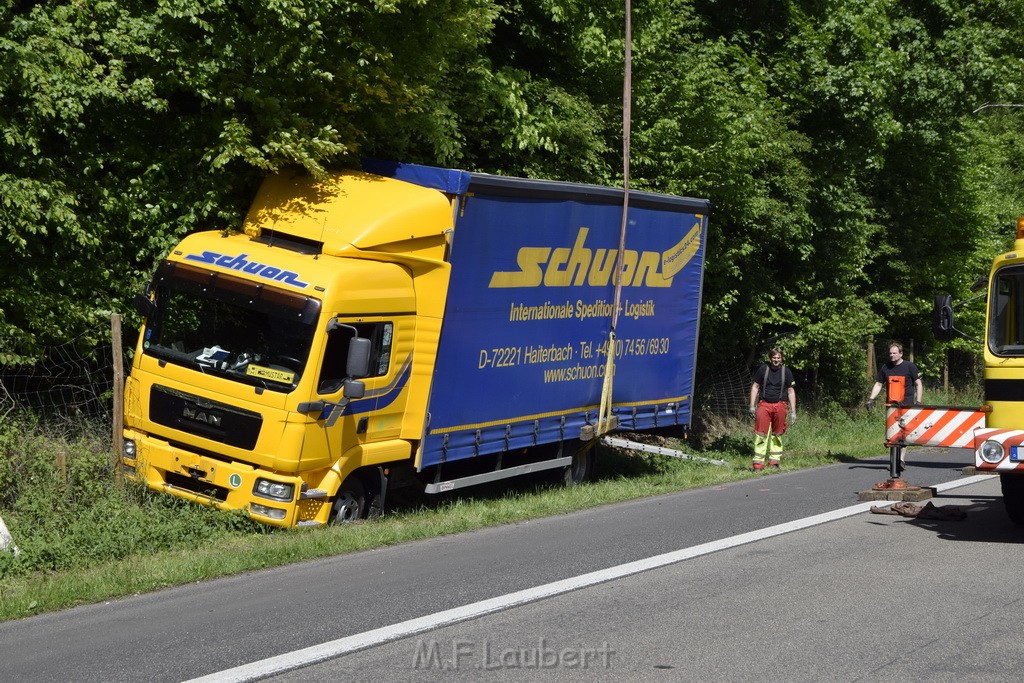 LKW in Boeschung A 3 Rich Frankfurt Hoehe Roesrath Lohmar P154.JPG - Miklos Laubert